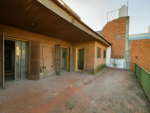 Oficina 6 ambientes con 1 baño