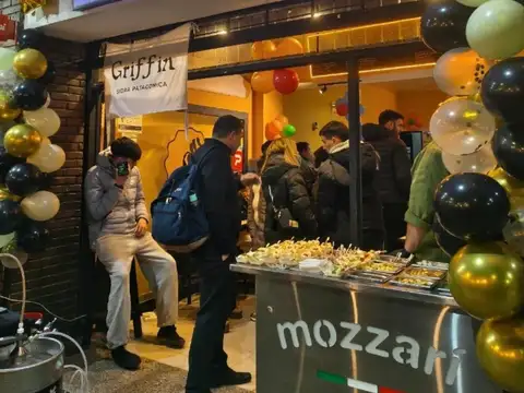 DIVINO LOCAL PIZZERIA CON RENTA 7% MUCHO TRAFICO