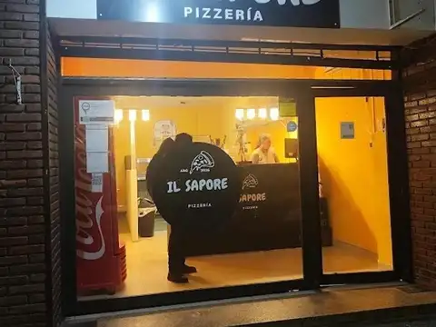 DIVINO LOCAL PIZZERIA CON RENTA 7% MUCHO TRAFICO