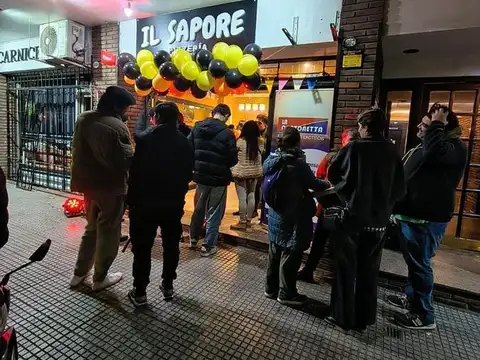 DIVINO LOCAL PIZZERIA CON RENTA 7% MUCHO TRAFICO