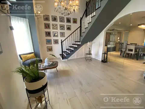 Casa en Venta de 4 ambientes en Berazategui.- Apto Crédito.-