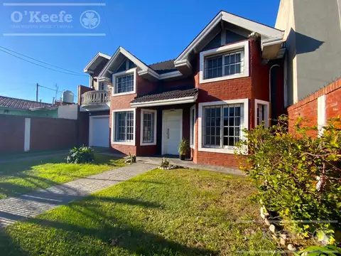Casa en Venta de 4 ambientes en Berazategui.- Apto Crédito.-