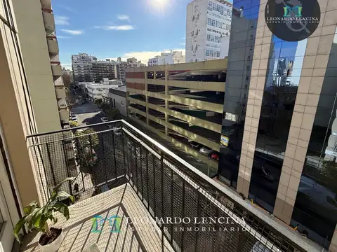DEPARTAMENTO DE 2 AMB. C/DEPENDENCIA - AL FRENTE Y BALCÓN