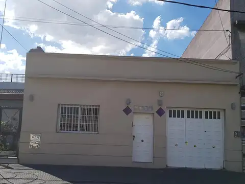 CASA EN VENTA MADARIAGA AL 900 SARANDI