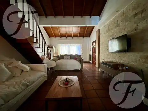 Casa en Venta con 2 cocheras