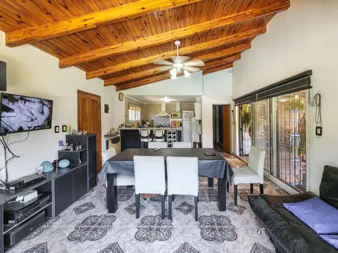 Casa en Venta con 2 cocheras