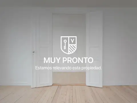 Casa de 2 dormitorios con jardín, cochera y parrillero en Fisherton