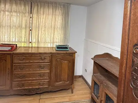 VENTA CASA 5 AMB CON QUINCHO Y PILETA-CASTELAR SUR