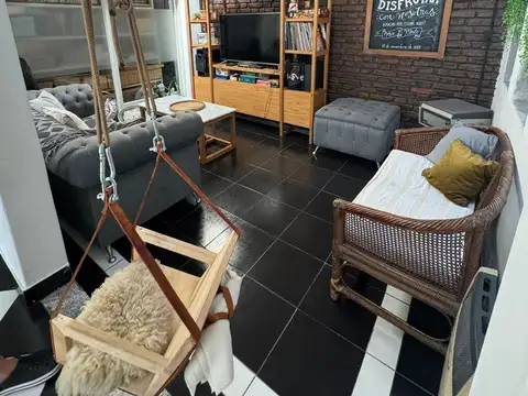 VENTA CASA 5 AMB CON QUINCHO Y PILETA-CASTELAR SUR