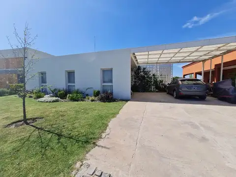 MUY BUENA CASA A LA LAGUNA EN CLUB DE CAMPO HORIZONTES AL SUR CORREDOR CANNING SAN VICENTE