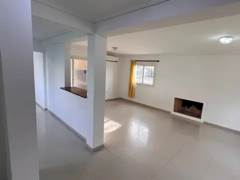 Casa 7 ambientes con 2 baños