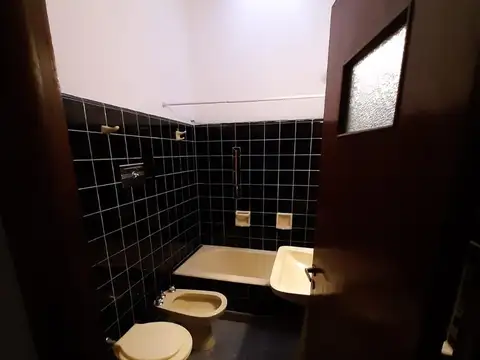 Depto Tipo Casa 4 ambientes con 2 baños