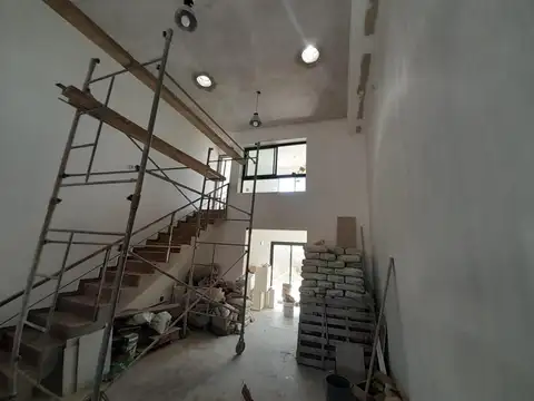 VENTA LOCAL COMERCIAL DOBLE ALTURA EN DOCTA A ESTRENAR