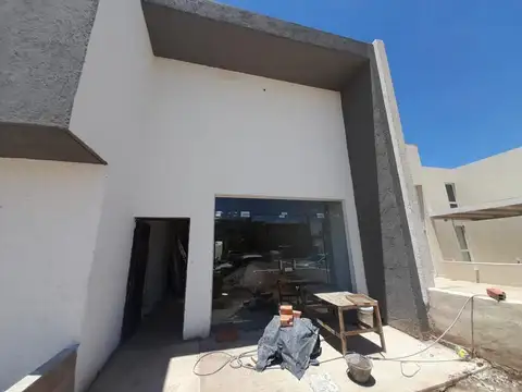 VENTA LOCAL COMERCIAL DOBLE ALTURA EN DOCTA A ESTRENAR