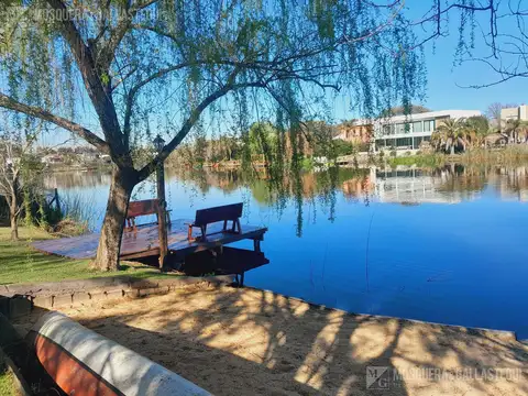 Casa a laguna , 3 dormitorios y dependencias. Venta o alquiler anual o temporal invierno.