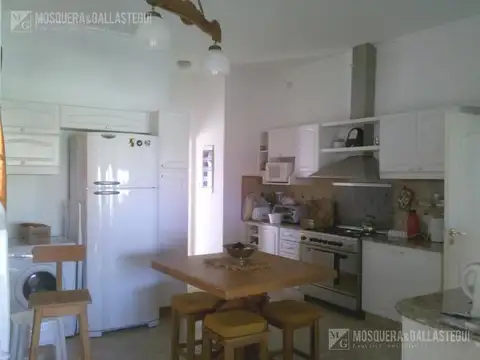 Casa 4 ambientes con 3 baños