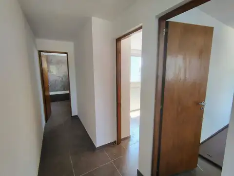 DUPLEX EN VENTA LA PLATA 2 DORMITORIOS Y PATIO