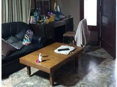 VILLA BALLESTER CASA  4 AMB, TERRENO DE 15 X 50 M  EXCELENTE