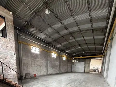 EXCELENTE GALPON DE 240m2 EN ALQUILER