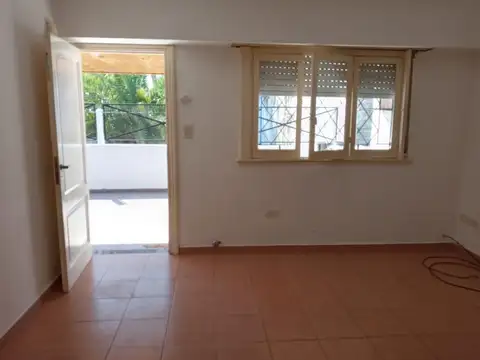 Depto Tipo Casa en Alquiler en Villa Adelina, $ 650.000