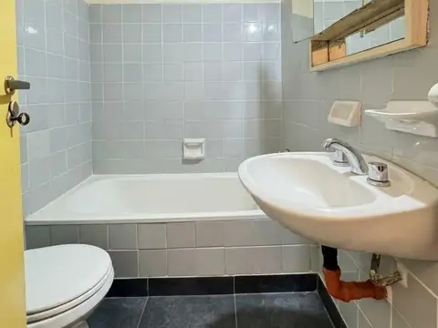 2 Ambientes con patio a reciclar