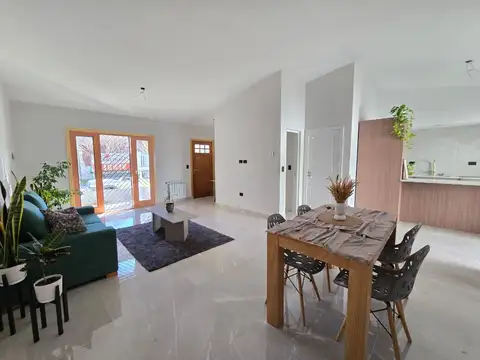 VENTA - Chalet en PH 3 ambientes con parque y cochera en La Perla - Mar del Plata