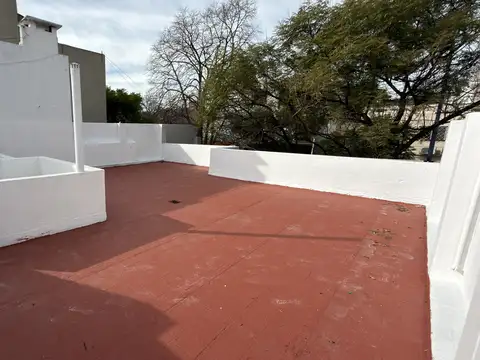 CASA 4 AMBIENTES SOBRE LOTE PROPIO, PATIO Y TERRAZA
