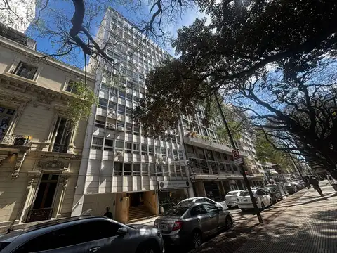 ALQUILER – 2 AMBIENTES – EXCELENTE UBICACIÓN FRENTE A PLAZA LIBERTAD