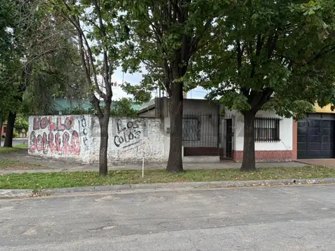 Casa 6 ambientes con 2 baños