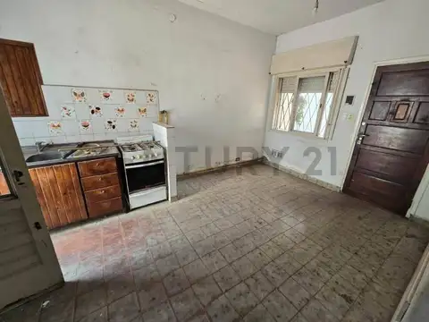 VENTA CASA A REFACCIONAR EN MORÓN