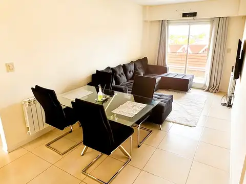 Hermoso 3 ambientes c/balcón. Posibilidad de cochera cubierta