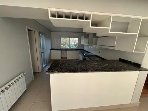 Casa 6 ambientes con 3 baños