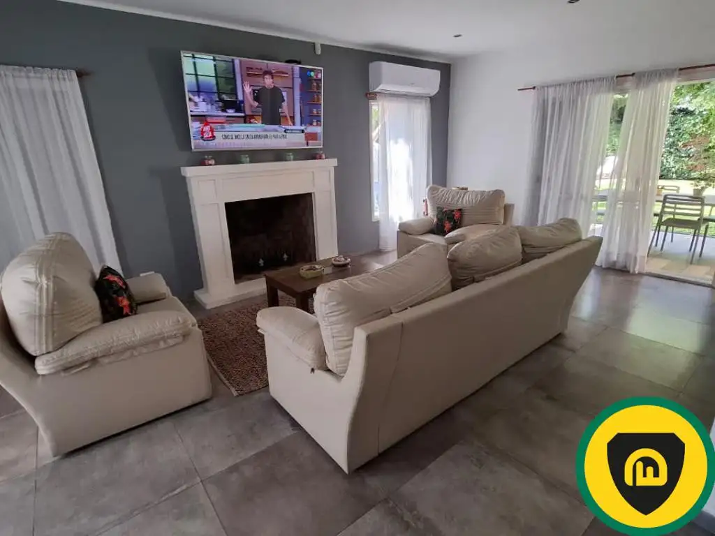 Casa - 172  m² Cubierta | 3 dormitorios | 7 años | 2 baños | 4 ambientes | 2 cocheras