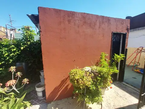 Casa en venta - 3 Dormitorios 1 Baño - 223Mts2 - Gerlí