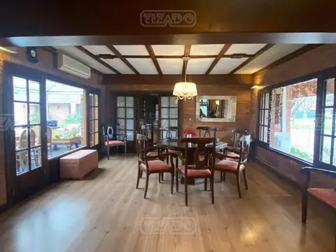 Casa 6 ambientes con 5 baños