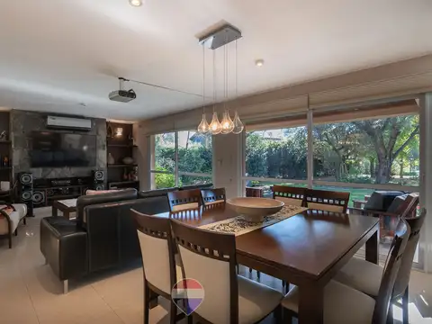 Casa en Venta con 4 cocheras