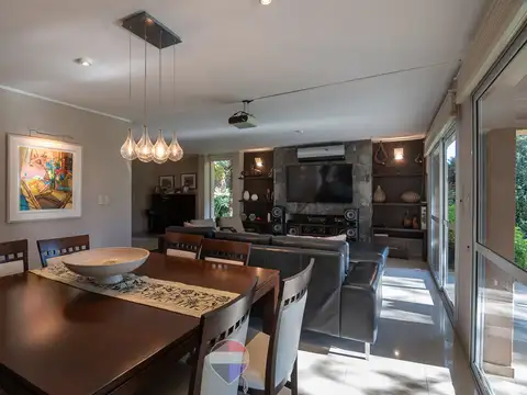Casa 10 ambientes con 5 baños