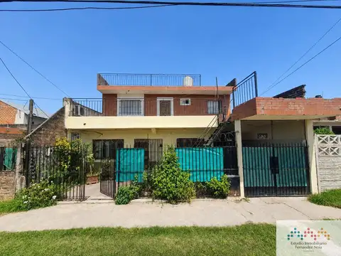 ¡Oportunidad! Lote con 3 Unidades: 2 Casas Amplias + Monoambiente  y cochera