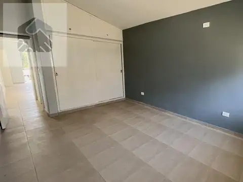 Casa 5 ambientes con 1 baño