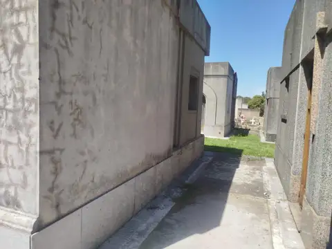 AV. HIPOLITO YRIGOYEN al 1200