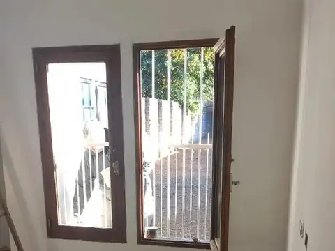 Casa en Rosario, un dormitorio en amplio terreno.