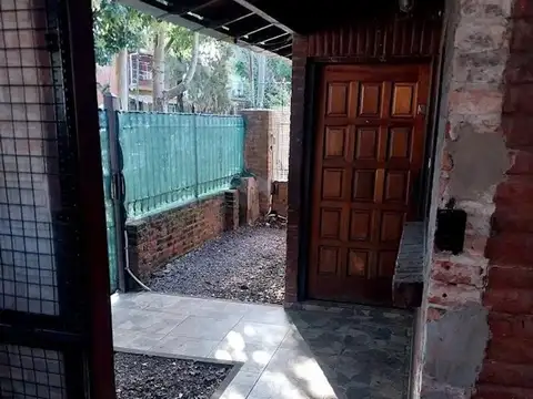 Casa en Alquiler con 2 cocheras
