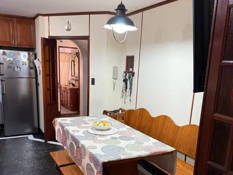 Casa 6 ambientes con 2 baños