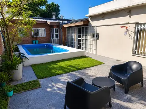 VENTA CASA 4 AMBIENTES SAN JUSTO COCHERA PILETA