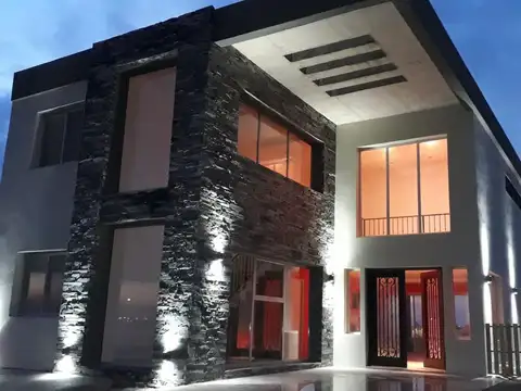 Venta de  casa en  Araucarias, Puerto del Lago, Escobar.