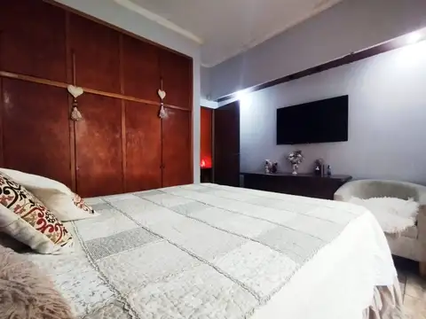 CASA 4 AMBIENTES EN VENTA BURZACO GRANLOTE PISCINA