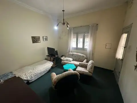 Casa 7 ambientes con 2 baños
