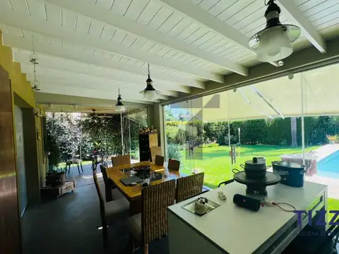 Casa 5 ambientes con 4 baños