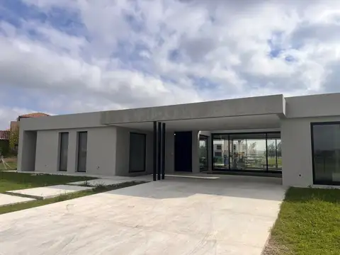 Casa en venta en Naudir Escobar al Río