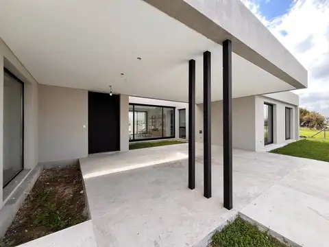 Casa 6 ambientes con 4 baños
